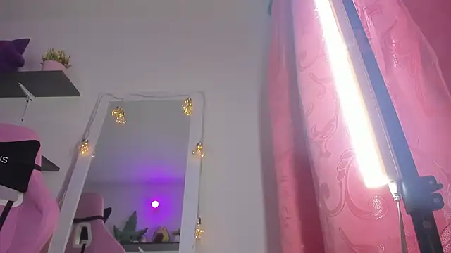 saralolo420 online show from 02/04/25, 01:02