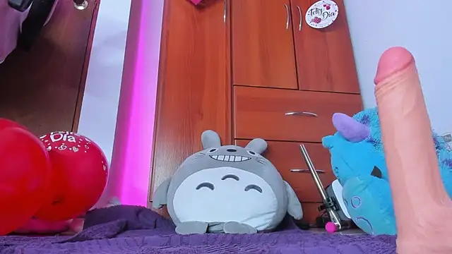 saralolo420 online show from 02/14/25, 04:04