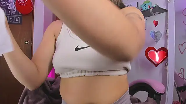 saralolo420 online show from 02/19/25, 01:51