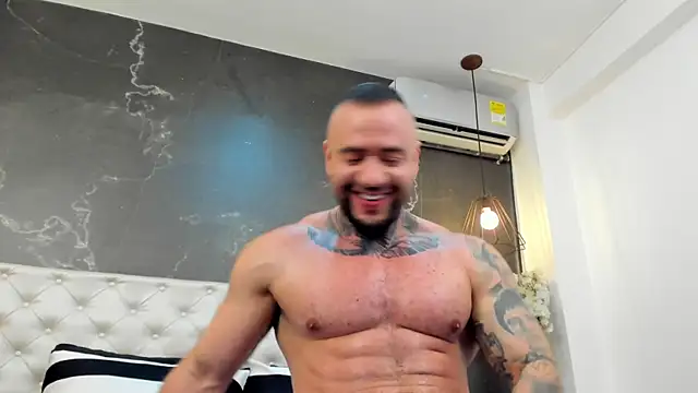 Snapshot of BruceDallas chatting on 12/04/24, 12:52 BruceDallas online show from 12/04/24, 12:52