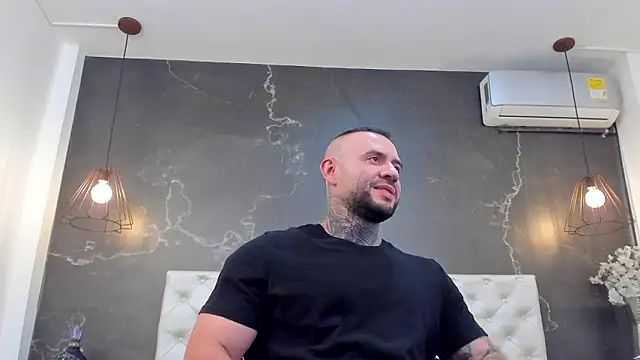 Snapshot of BruceDallas chatting on 12/08/24, 06:11 BruceDallas online show from 12/08/24, 06:11