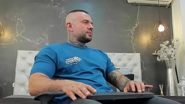 Snapshot of BruceDallas chatting on 01/21/25, 11:55 BruceDallas online show from 01/21/25, 11:55