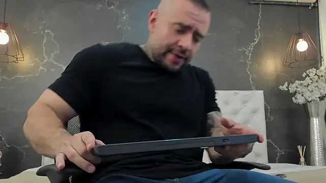 Snapshot of BruceDallas chatting on 01/31/25, 11:35 BruceDallas online show from 01/31/25, 11:35