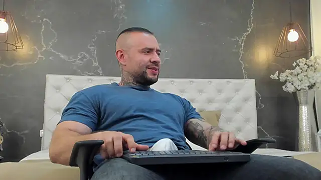 Snapshot of BruceDallas chatting on 02/03/25, 02:14 BruceDallas online show from 02/03/25, 02:14