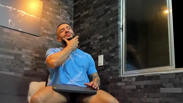 Snapshot of BruceDallas chatting on 09/19/25, 01:18 BruceDallas online show from 09/19/25, 01:18