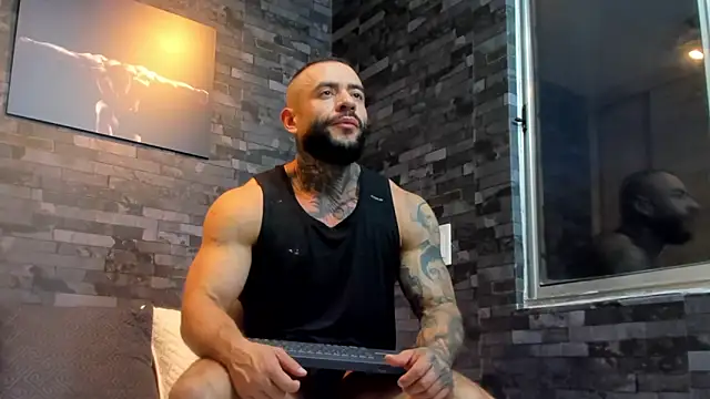 Snapshot of BruceDallas chatting on 10/05/25, 11:13 BruceDallas online show from 10/05/25, 11:13