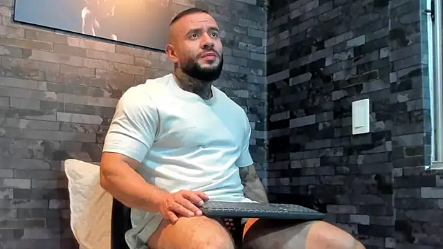 BruceDallas online show from 07/04/26, 04:07