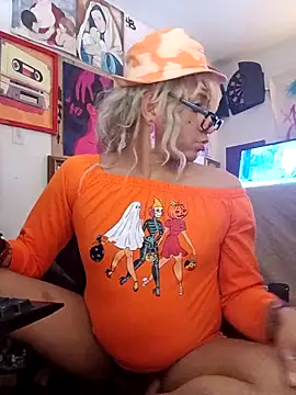 Snapshot of Mune_Raez_6 chatting on 10/21/25, 02:40 Mune Raez 6 online show from 10/21/25, 02:40