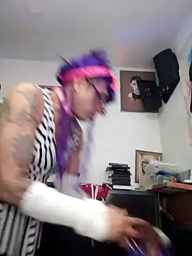 Snapshot of Mune_Raez_6 chatting on 11/27/25, 10:39 Mune Raez 6 online show from 11/27/25, 10:39