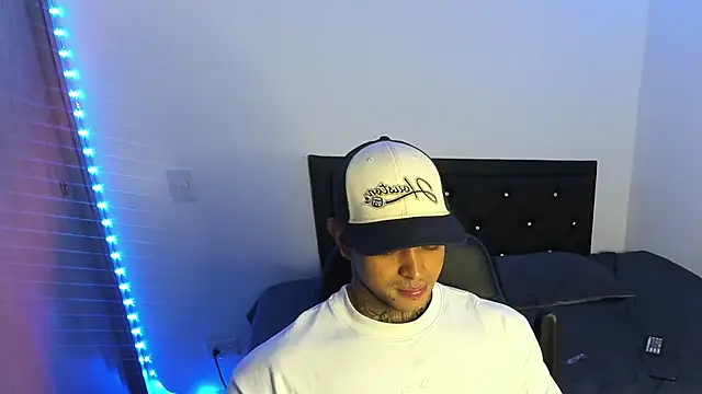 Stiven collins online show from 03/04/25, 06:37