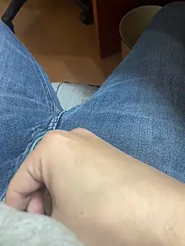 Snapshot of 114514hlove chatting on 12/31/24, 03:34 114514hlove online show from 12/31/24, 03:34