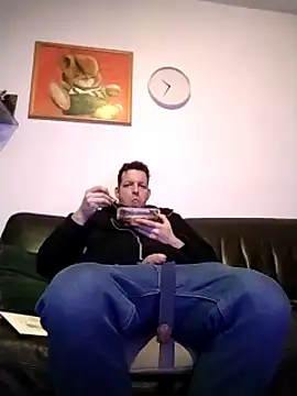 Snapshot of Knuffelstaaf123 chatting on 01/06/25, 04:44 Knuffelstaaf123 online show from 01/06/25, 04:44