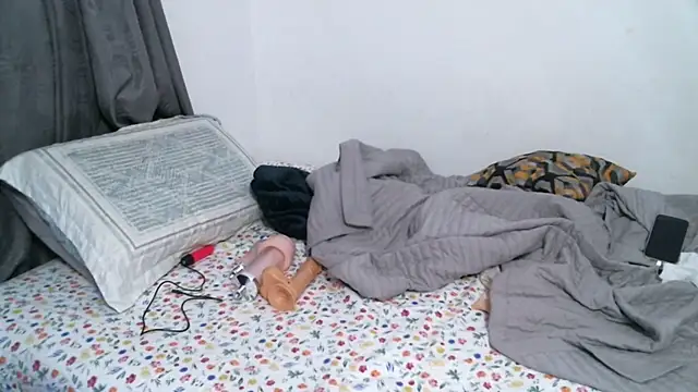 Snapshot of chicantonella chatting on 09/14/25, 11:26 chicantonella online show from 09/14/25, 11:26