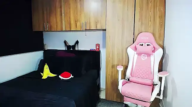 Snapshot of sweet_temptation25 chatting on 12/19/24, 06:45 sweet temptation25 online show from 12/19/24, 06:45