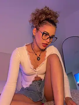 Lianh Benett online show from 03/31/26, 04:46