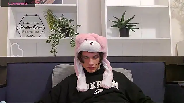 CalvinCay online show from 12/05/24, 08:00