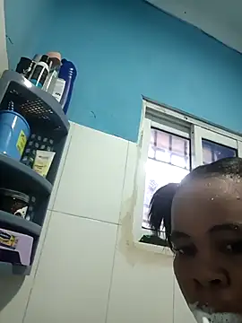 Snapshot of Amberay1 chatting on 12/17/25, 05:46 Amberay1 online show from 12/17/25, 05:46