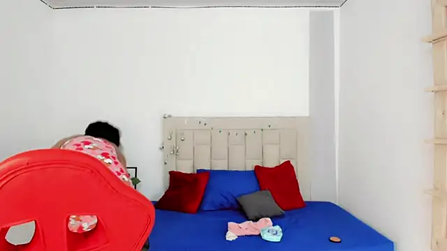 SexyEmmy 10 online show from 01/17/26, 06:40