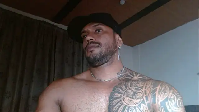 Snapshot of manolofitt chatting on 05/18/26, 04:13 manolofitt online show from 05/18/26, 04:13