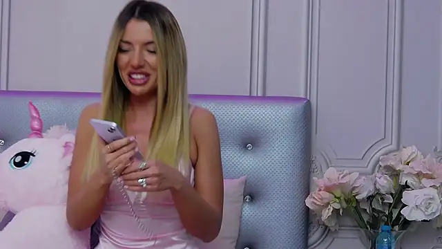 ClaraHazel online show from 12/06/24, 01:11