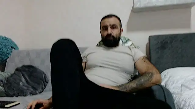 Snapshot of ivat80 chatting on 12/13/24, 07:10 ivat80 online show from 12/13/24, 07:10