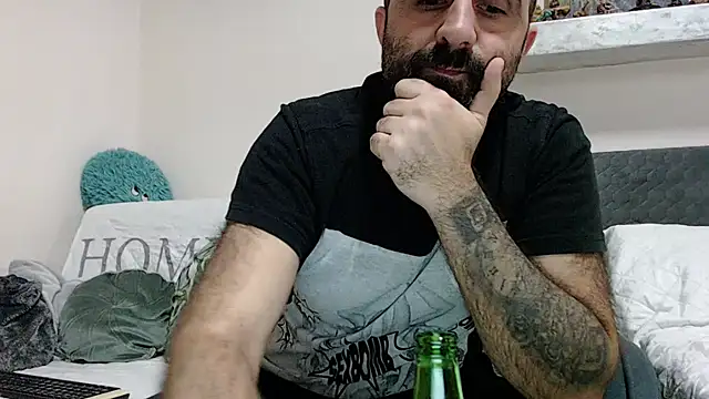 Snapshot of ivat80 chatting on 12/23/24, 06:27 ivat80 online show from 12/23/24, 06:27