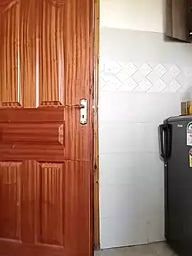 Snapshot of Winnie_- chatting on 12/08/24, 09:35 Winnie - online show from 12/08/24, 09:35