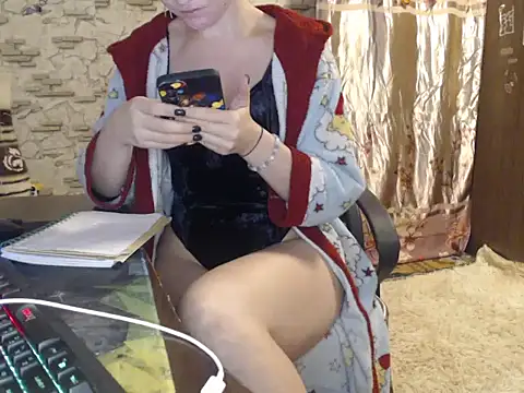 Snapshot of _Kitti_ chatting on 12/13/24, 03:38  Kitti  online show from 12/13/24, 03:38