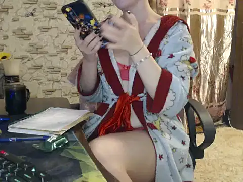 Snapshot of _Kitti_ chatting on 12/19/24, 10:10  Kitti  online show from 12/19/24, 10:10