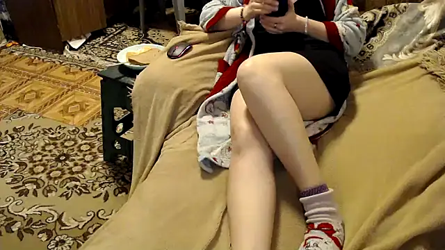 Snapshot of _Kitti_ chatting on 03/11/25, 12:33  Kitti  online show from 03/11/25, 12:33