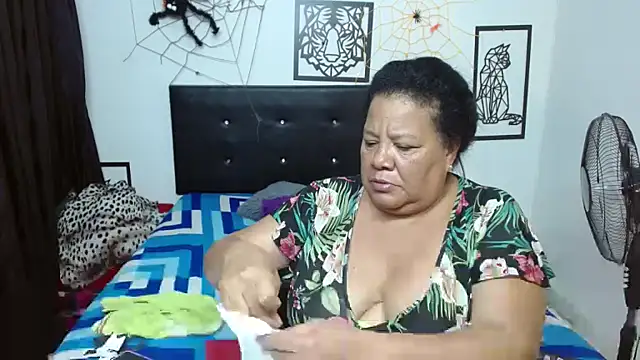 Shanttal0272 online show from 10/31/25, 01:50