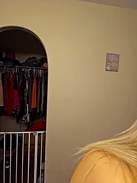 ellieconradxo online show from 12/31/24, 07:29