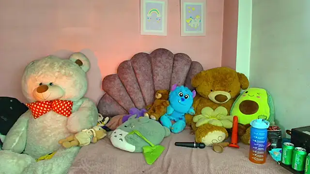 Snapshot of Pocahontascute_33 chatting on 02/15/26, 07:51 Pocahontascute 33 online show from 02/15/26, 07:51