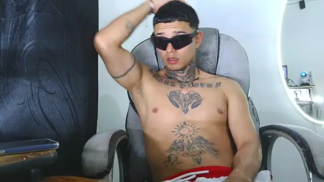 Snapshot of Skartoliver chatting on 09/10/25, 02:55 Skartoliver online show from 09/10/25, 02:55