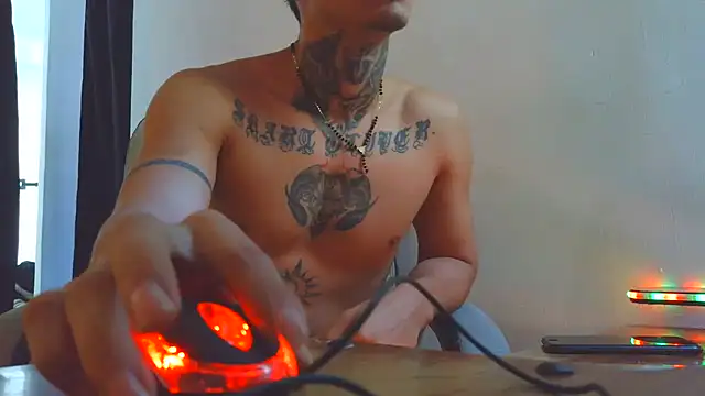 Snapshot of Skartoliver chatting on 09/28/25, 01:38 Skartoliver online show from 09/28/25, 01:38