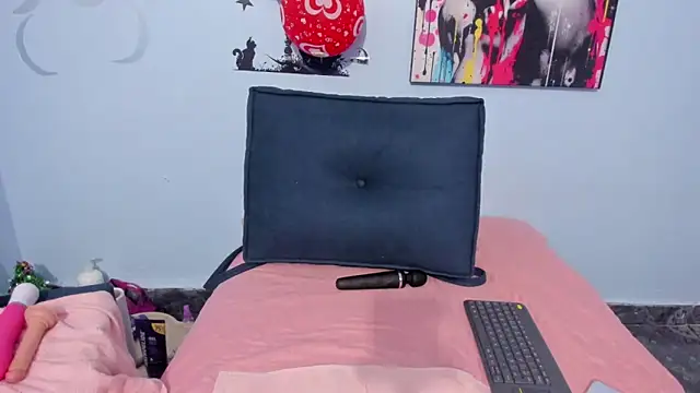  luna  sweet  online show from 09/27/25, 02:27