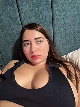 Snapshot of Tara__Sexy chatting on 06/25/26, 11:09 Tara Sexy online show from 06/25/26, 11:09