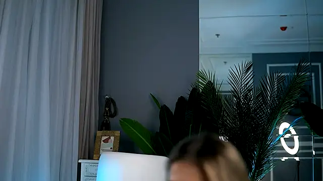 KellyMathews online show from 09/10/25, 02:11