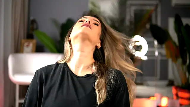 KellyMathews online show from 10/08/25, 01:47