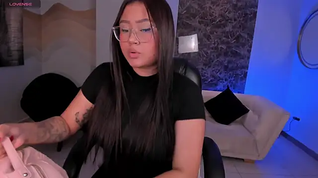 Snapshot of AmberLewis_ chatting on 02/25/25, 03:09 AmberLewis online show from 02/25/25, 03:09