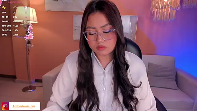 Snapshot of AmberLewis_ chatting on 03/19/25, 03:09 AmberLewis online show from 03/19/25, 03:09