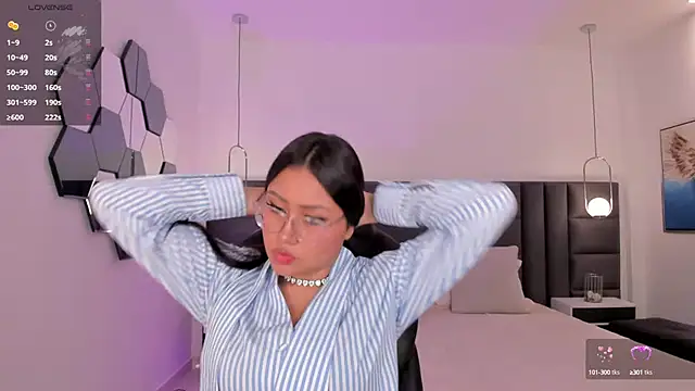 Snapshot of AmberLewis_ chatting on 10/17/25, 03:10 AmberLewis online show from 10/17/25, 03:10