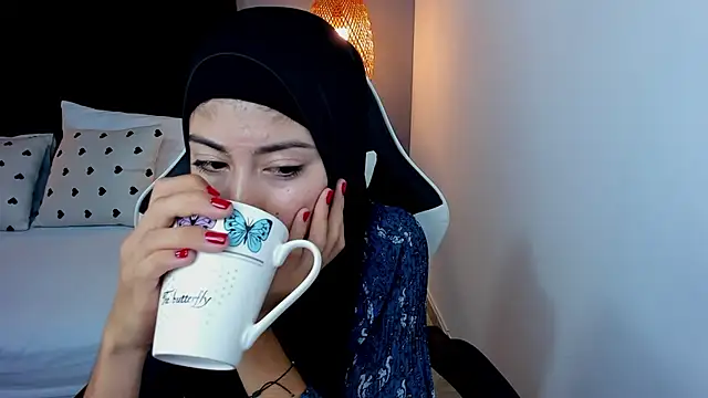 chaymae nah  online show from 12/19/24, 11:25