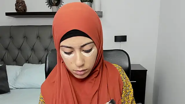 chaymae nah  online show from 12/24/24, 11:38