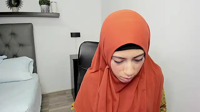 chaymae nah  online show from 12/24/24, 02:44