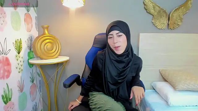 chaymae nah  online show from 01/12/25, 02:14