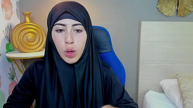 chaymae nah  online show from 01/12/25, 08:25