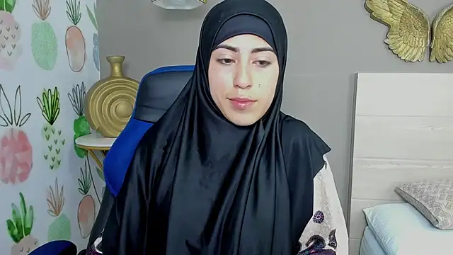 chaymae nah  online show from 01/15/25, 02:17