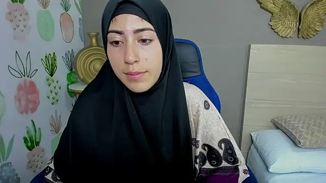 chaymae nah  online show from 01/15/25, 08:20