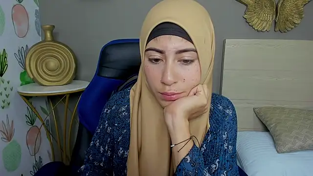 chaymae nah  online show from 01/15/25, 02:56